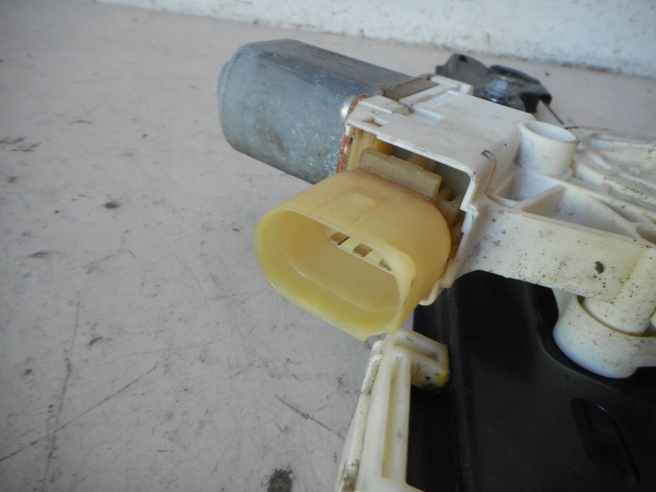 Alzacristallo elettr. porta ant. sx.